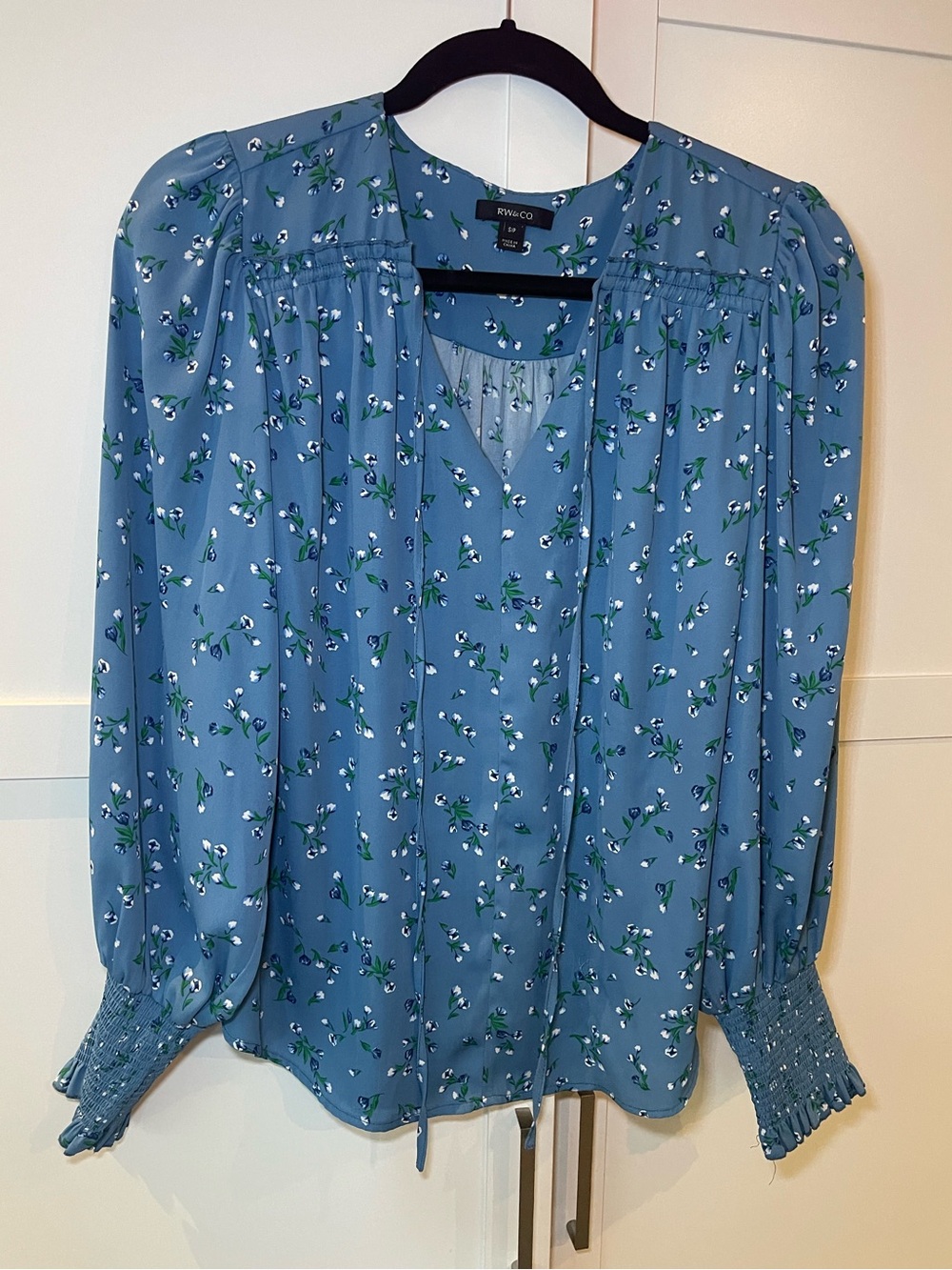 RW&CO. Blue Floral Tie-Neck Blouse